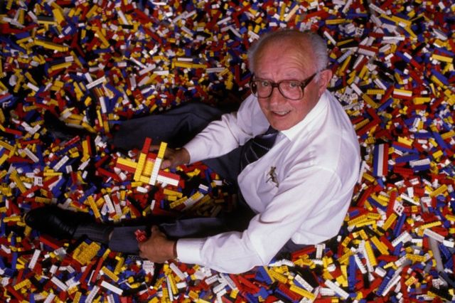 Il construit la première et seconde guerre mondiale en LEGO® et fait  découvrir l' Histoire aux jeunes créateurs - BLACKPANZERCUBE accessoires  pour mini figurines militaires guerres mondiales