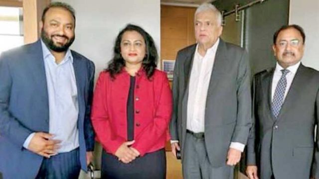 லைகா நிறுவனத்தின் சுபாஷ்கரனுடன் ரணில் விக்ரமசிங்க இருப்பது போன்ற புகைப்படம் இலங்கை ஊடகங்களில் வெளியானது