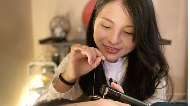 Yadda matan da suka haihu ba tare da miji ba ke more rayuwa a China » Alfijir Sana'ar da Zhang Meili ita ce ta bata Kwarin guiwar samun ƴancin kanta.