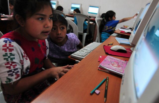 Niños en la escuela en Guatemala. 