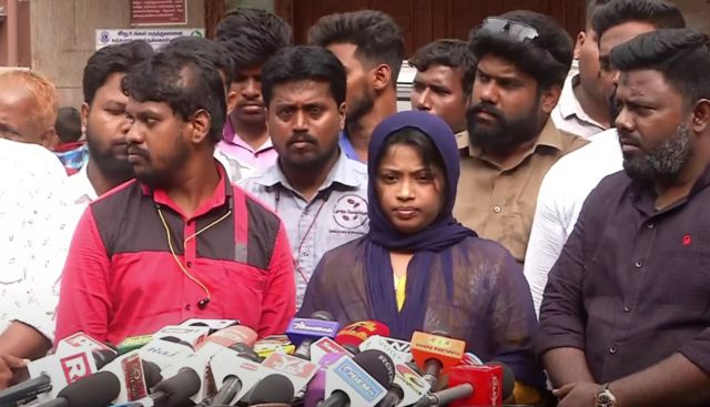 கை அகற்றப்பட்ட குழந்தையின் தாய்