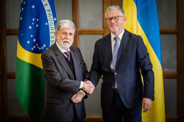O assessor presidencial Celso Amorim e o vice-chanceler da Ucrânia, Andrii Melnyk