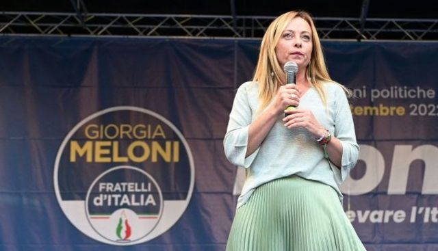 جورجیا ملونی می‌گوید: «ما نگرش ایتالیایی متفاوتی در صحنه بین‌المللی می‌خواهیم ... این بدان معنا نیست که ما می‌خواهیم اروپا را نابود کنیم یا می‌خواهیم اروپا را ترک کنیم یا می‌خواهیم کارهای احمقانه انجام دهیم.»