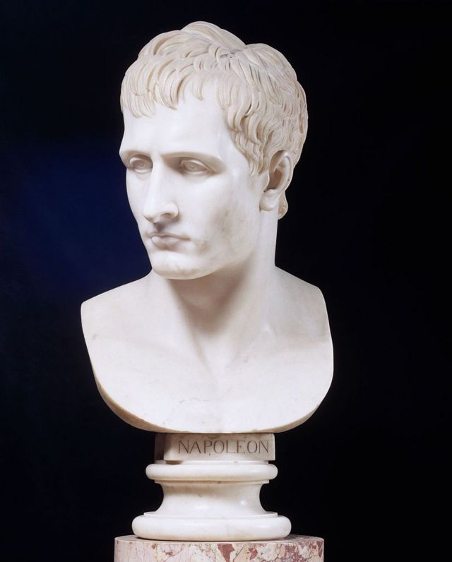 Busto de Napoleón Bonaparte del artista Antonio Canova. 