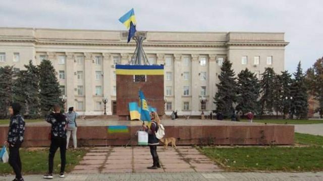 C﻿ờ Ukraine tung bay ở thành phố Kherson ngày giải phóng - BBC News Tiếng  Việt