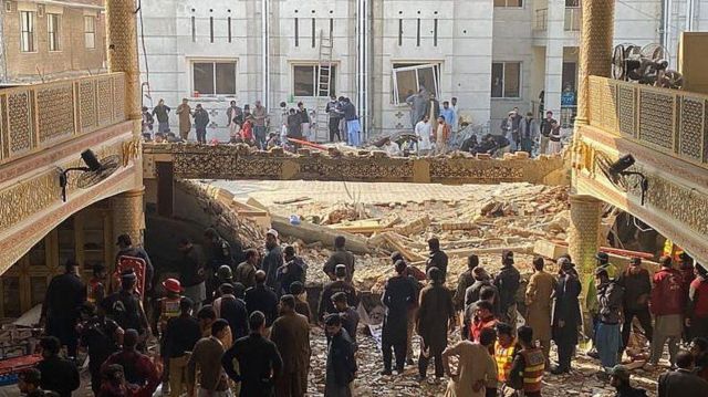 Pakistan'daki intihar saldırısında ölü sayısı 100'e yükseldi - BBC News  Türkçe