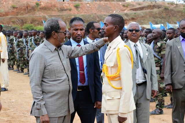 Madaxweynaha markii uu July booqday ciidamada ku sugan Eritrea