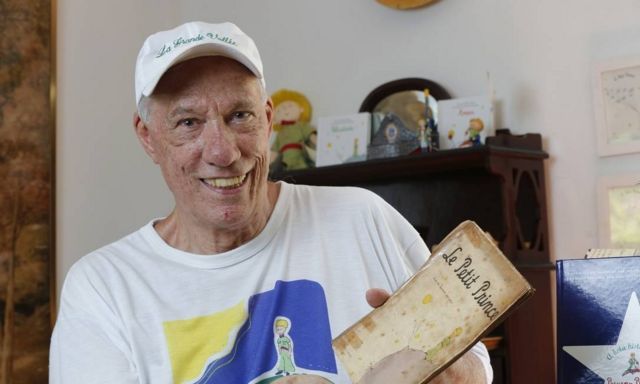 José Augusto Wanderley exibe um dos mais de 40 exemplares de seu acervo pessoal