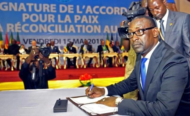 Le ministre des Affaires étrangères malien, Abdoulaye Diop, lors de la signature de l'accord de paix à Bamako, le 15 mai 2015.