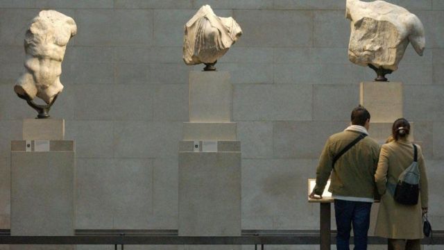 Esculturas en el Museo Británico que hacen parte de los frisos del Partenón