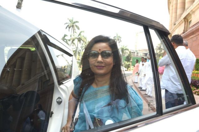 எம் பி மஹுவா மௌத்ரா பணம் வாங்கியதாக பாஜக எம் பி குற்றச்சாட்டு- நடந்தது என்ன?