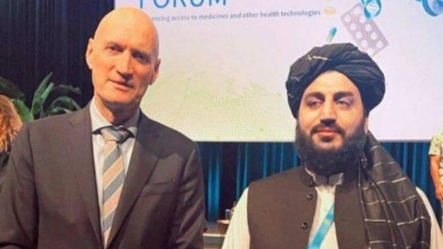 وزیر بهداشت هلند در کنار مقام طالبان