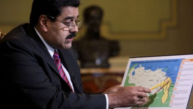 Maduro junto al mapa de Venezuela. 