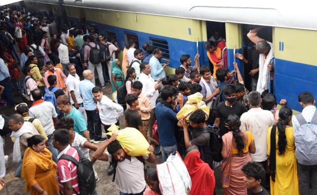 பொங்கல் பண்டிகைக்கு சொந்த ஊருக்கு செல்கிறீர்களா? டிக்கெட் முன்பதிவு எப்படி செய்ய வேண்டும்?