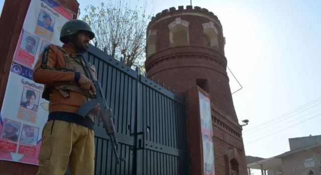 பாகிஸ்தான் படையினர்