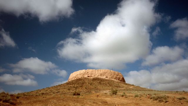 Torre do Silêncio em Chilpyk, no Uzbequistão