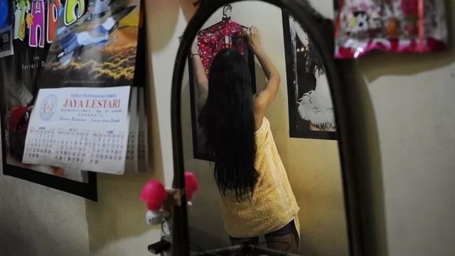 Foto ilustrasi: Seorang PSK (pekerja seks komersial) di lokalisasi Jarak, Surabaya, 9 Mei 2014.