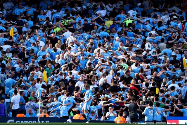 Manchester City fans doing the Poznan