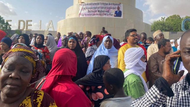 மக்கள் போராட்டம்