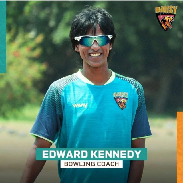 ‘ஸ்விங்’ செய்ய வித்தியாசமான பந்துகள்: