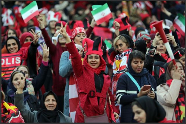 زنان هوادار پرسپولیس در تهران