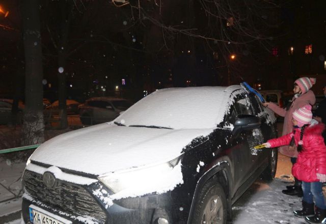 Clearing snow before setting off