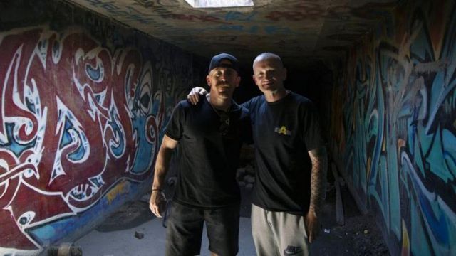Joe Riordan e Robert Banghart em túnel