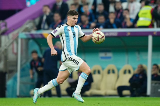 அர்ஜென்டினாவை இறுதிச்சுற்றுக்குள் இட்டுச்சென்ற மெஸ்ஸி, ஆல்வாரெஸின் மேஜிக் கோல்கள்