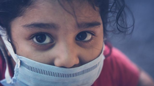 டெல்லி மக்கள் சுவாசிப்பது விஷ வாயுவா? - அதீத காற்று மாசுபாடு குறித்து எச்சரிக்கும் நிபுணர்கள்