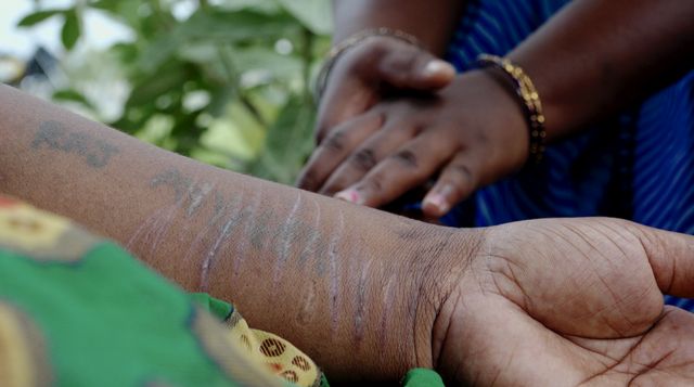 கிருஷ்ணகிரி குறவர் இன பெண்கள் ஆந்திர போலீசார் மீது பாலியல் வல்லுறவு குற்றச்சாட்டு