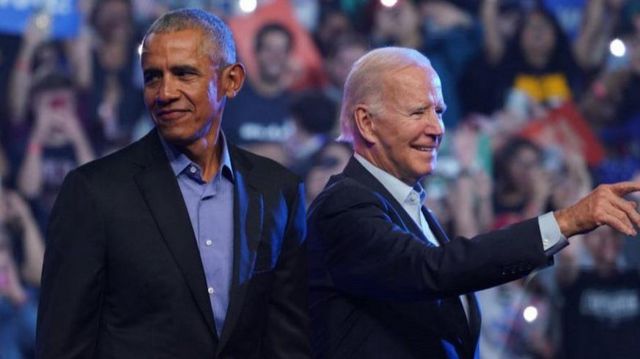 جو بایدن، رئیس‌جمهور، و باراک اوباما با هم در کارزار انتخاباتی فیلادلفیا، در ایالت پنسیلوانیا، حضور داشتند
