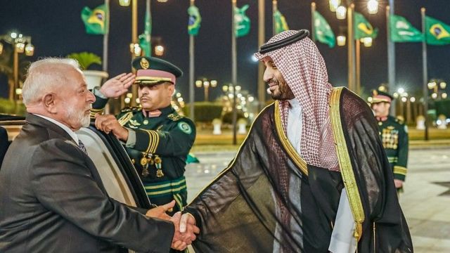 Lula e príncipe herdeiro saudita Mohammed bin Salman
