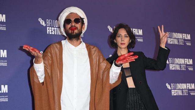 زر امیر ابراهیمی و علی عباسی با لباس آخوندی در جشنواره فیلم لندن