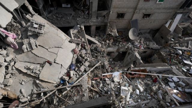 انهيار مبنى في غزة 