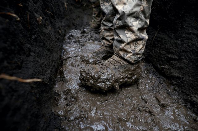 Quân đội Ukraine đã phải đối mặt với mặt đất lầy lội trong thời tiết ẩm ướt của tháng Tư