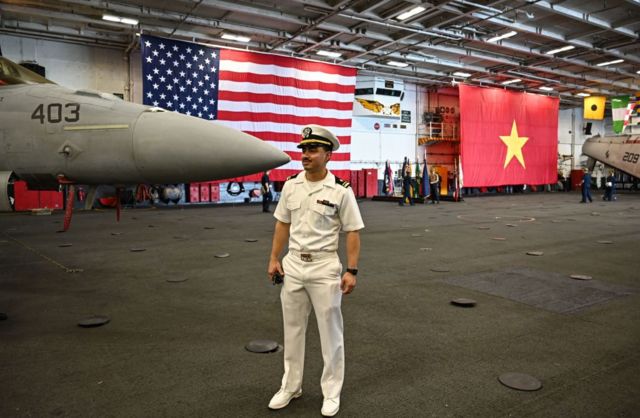 Tàu sân bay USS Ronald Reagan