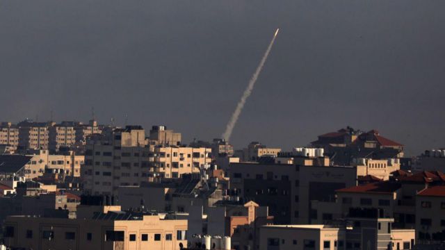 Un cohete lanzado desde Gaza a Israel