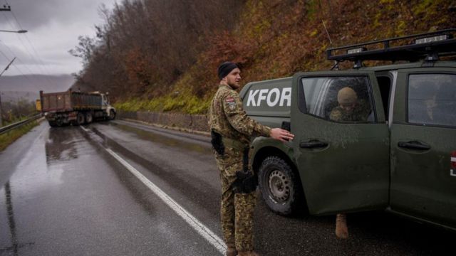 NATO'nun Kosova Gücü KFOR askerleri 