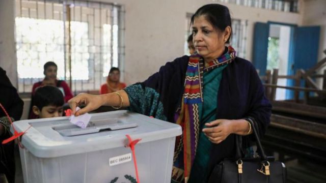 অনিয়ম হলে নির্বাচন বন্ধ করে দেয়ার ক্ষমতা আছে নির্বাচন কমিশনের। 