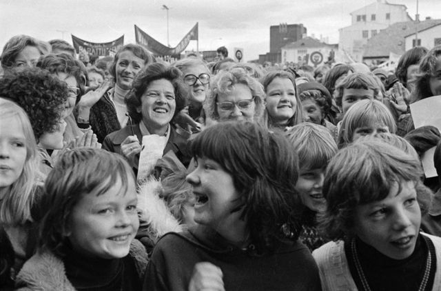 İzlandalı kadınlar 1975'te, "kvennafri" (kadınlar günü) adlı hareket kapsamında işi bırakma eylemi gerçekleştirmişti