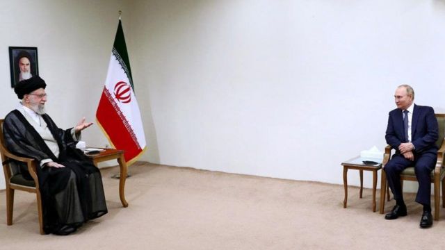 علی خامنه‌ای، رهبر ایران، از توجیه رهبر روسیه برای حمله به اوکراین حمایت کرد 