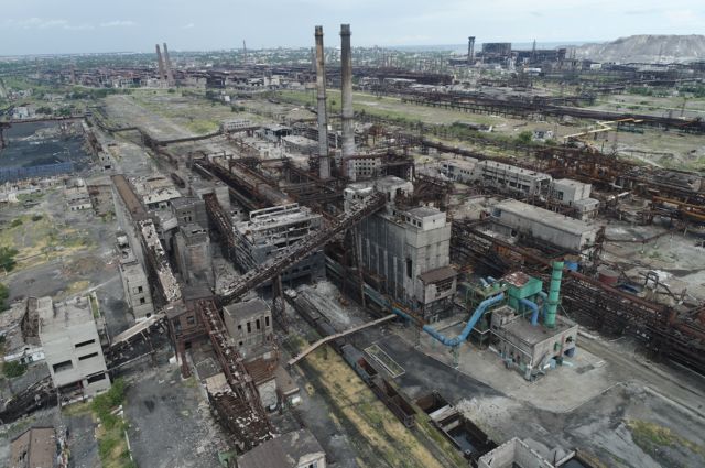 Разрушенный завод “Азовсталь”