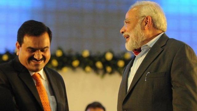 நரேந்திர மோதி, அதானி, கிரீஸ்