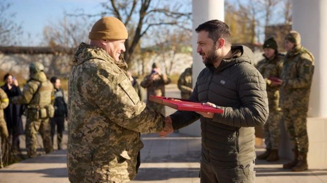 Зеленський нагороджує Тарнавського