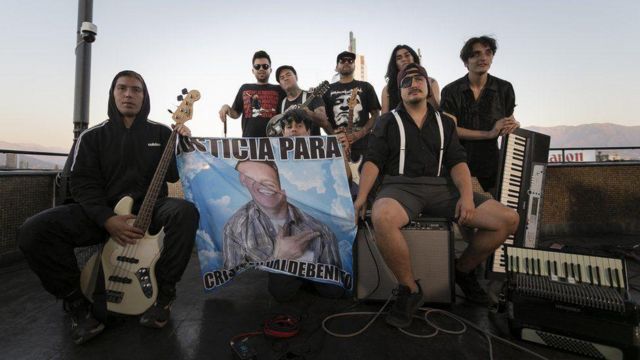 Los integrantes de la banda Hacia La Victoria, quienes quedaron parcial o totalmente ciegos durante el estallido social