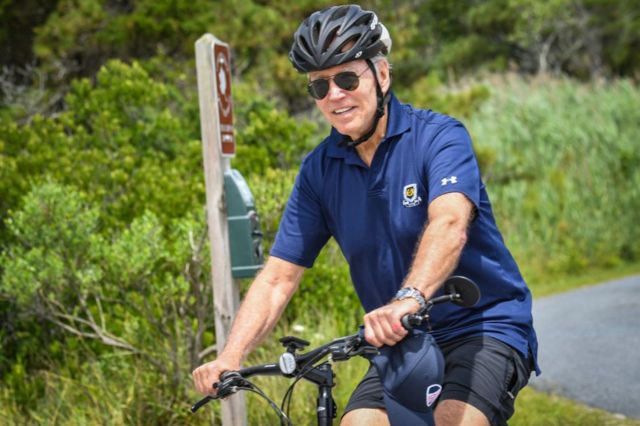 Joe Biden en bicicleta