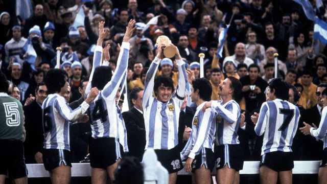 آرژانتین برای نخستین بار سال ۱۹۷۸ در خانه قهرمان جام جهانی شد، مسابقاتی که حرف و حدیث زیادی در مورد آن وجود دارد
