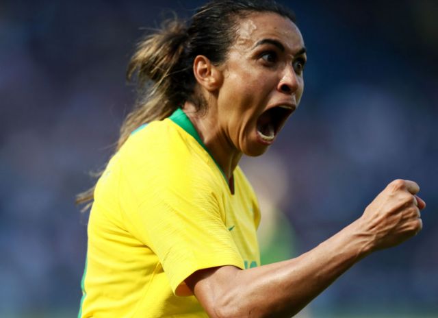 Marta celebrando un gol.