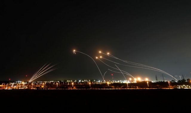 Cohetes lanzados desde Gaza son interceptados por Israel