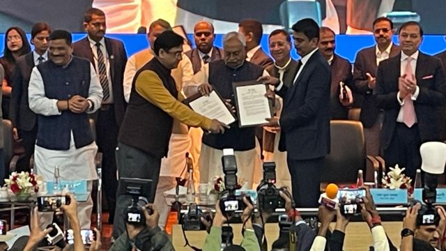 300 कंपनियों ने बिहार में 50 हज़ार करोड़ से ज़्यादा के निवेश का क़रार किया है.